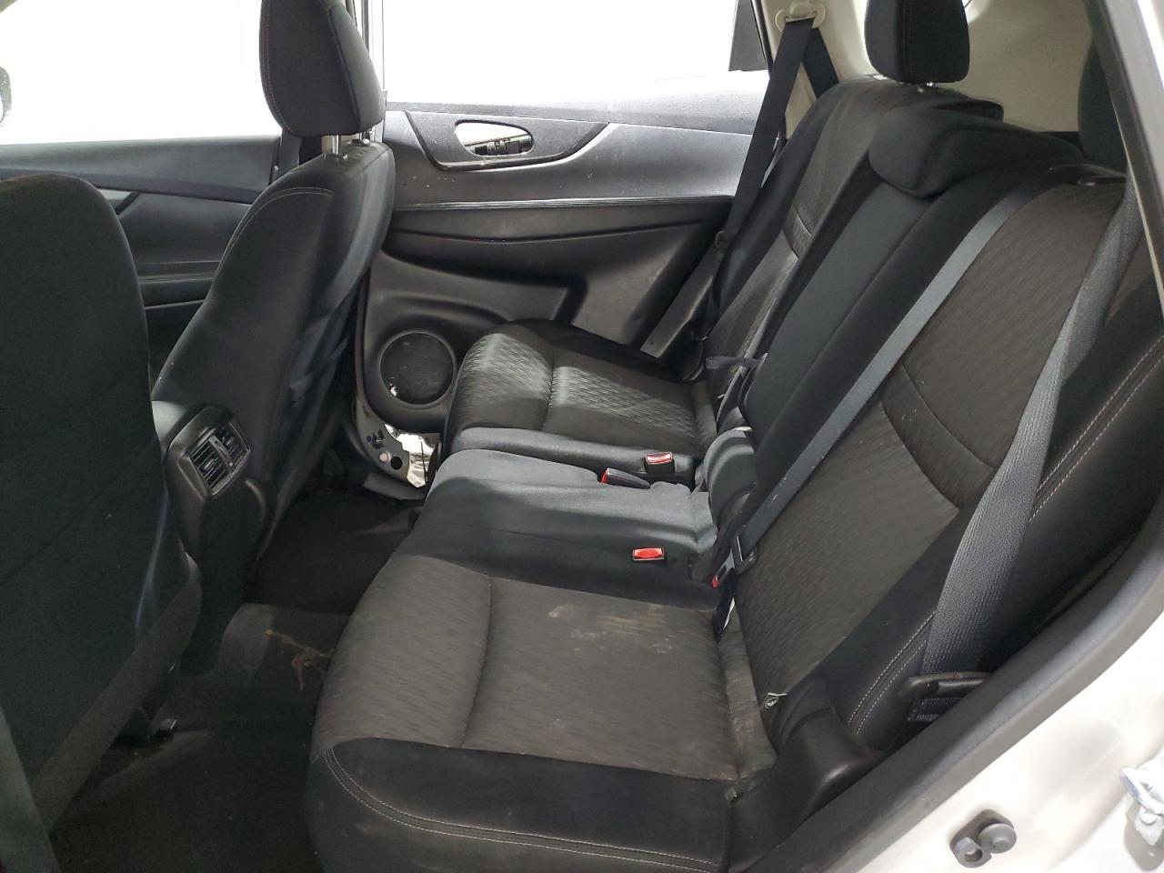 2017 Nissan Rogue - Image 11