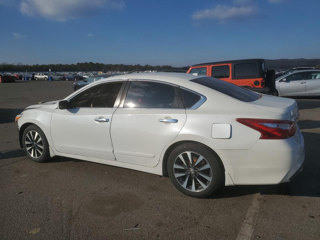 2017 Nissan Altima - Image 2