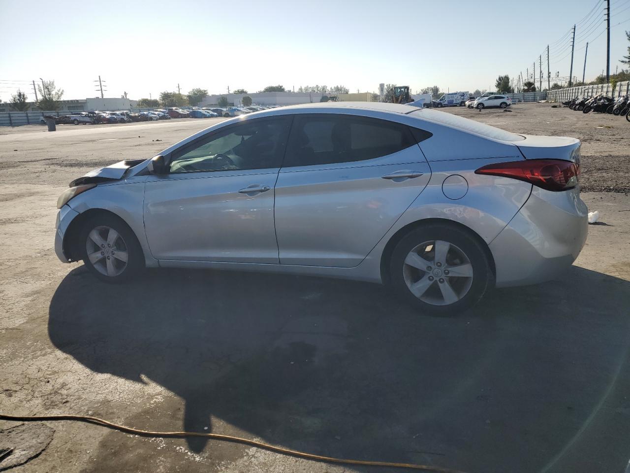 2012 Hyundai Elantra - Image 2