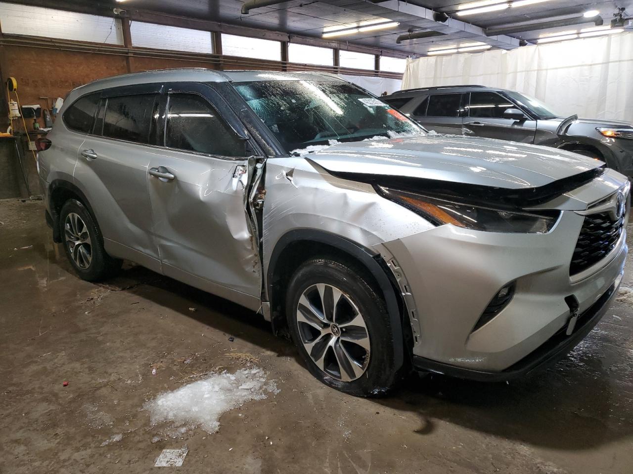 2021 Toyota Highlander - Image 4