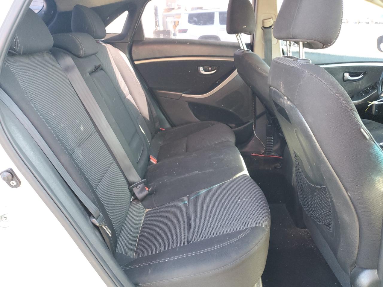 2013 Hyundai Elantra - Image 10
