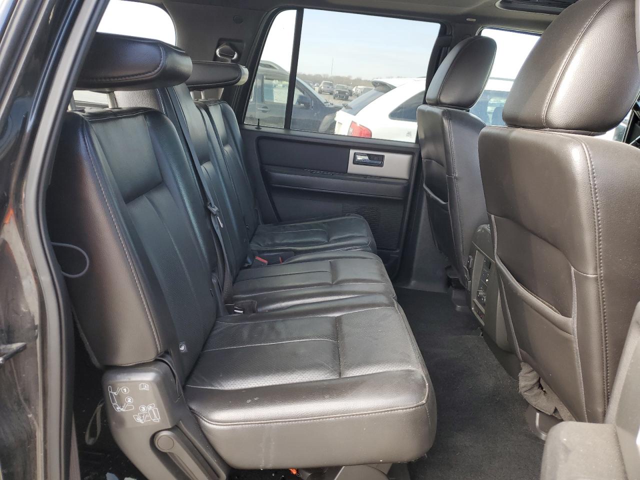 2013 Ford Expedition - Image 11