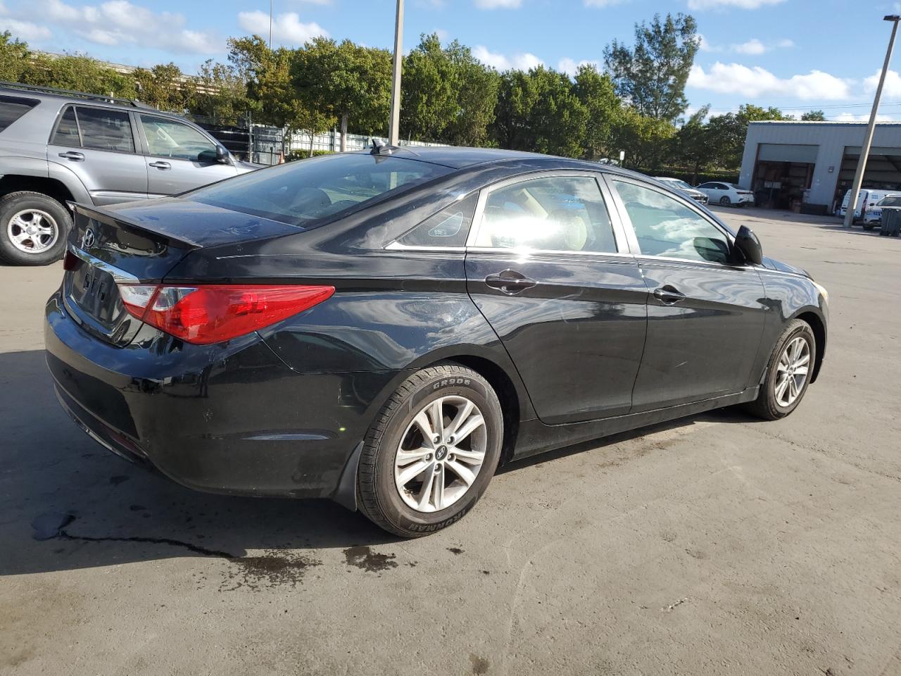 2013 Hyundai Sonata - Image 3