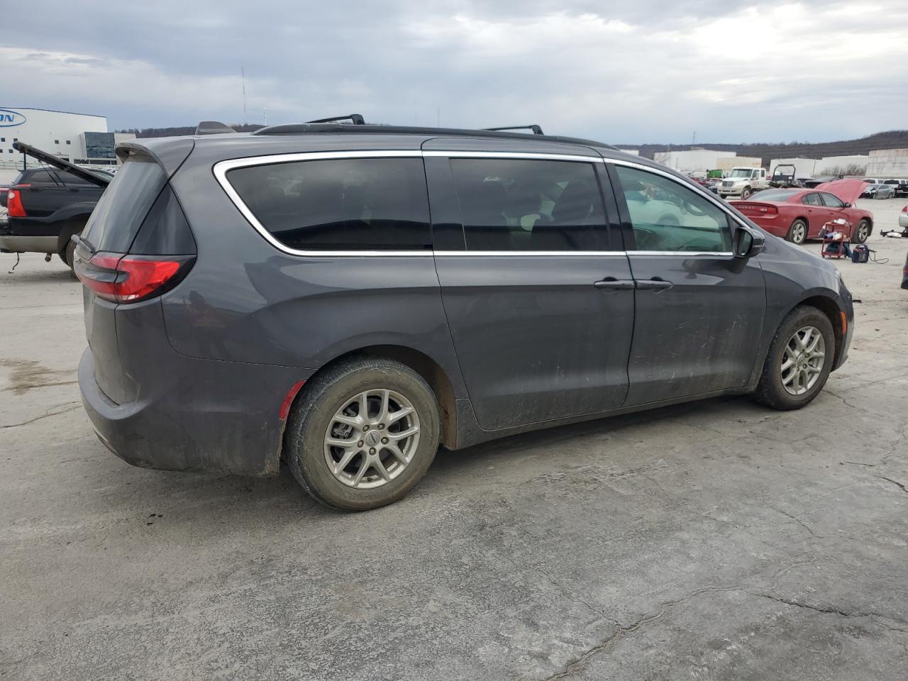 2022 Chrysler Pacifica - Image 3