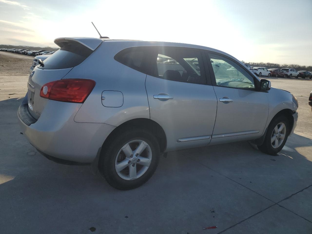 2013 Nissan Rogue - Image 3