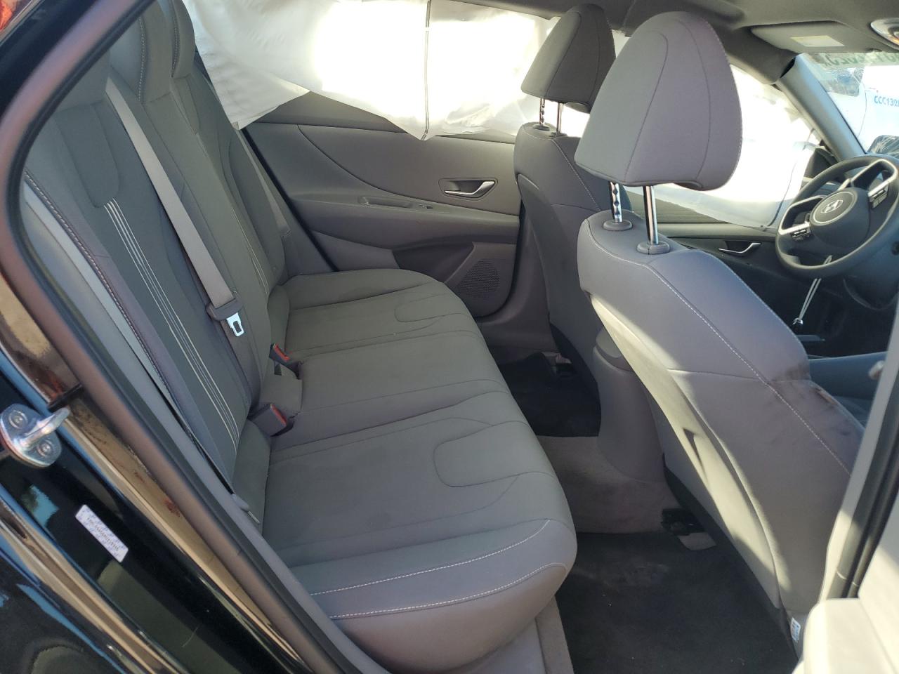 2022 Hyundai Elantra - Image 10