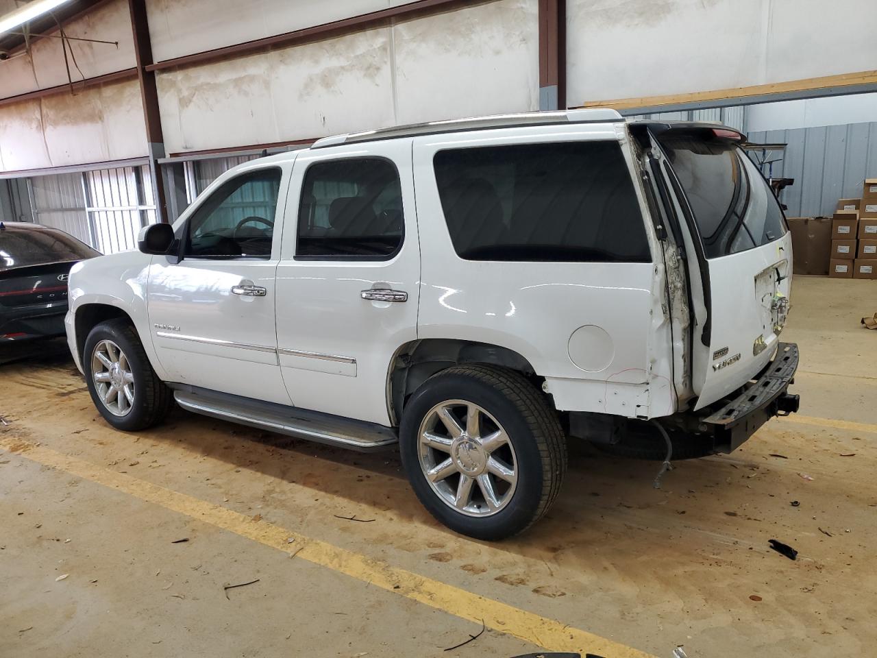 2011 GMC Yukon - Image 2