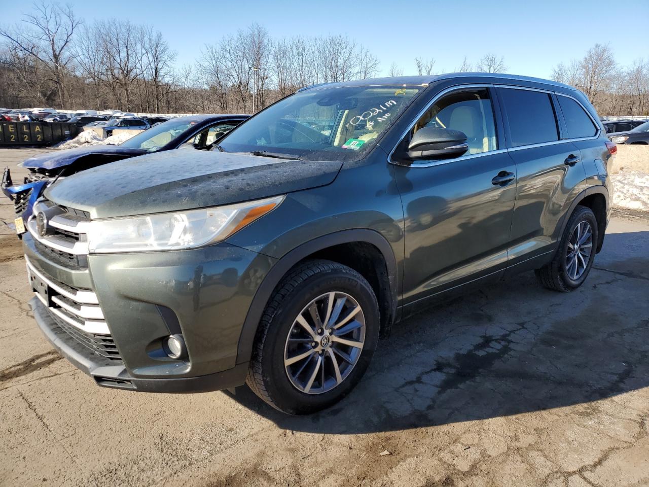 2017 Toyota Highlander - Image 1