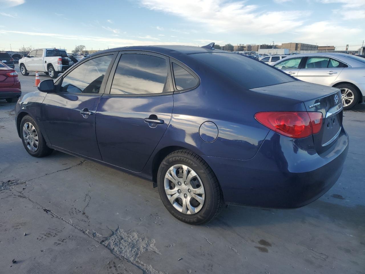 2010 Hyundai Elantra - Image 2