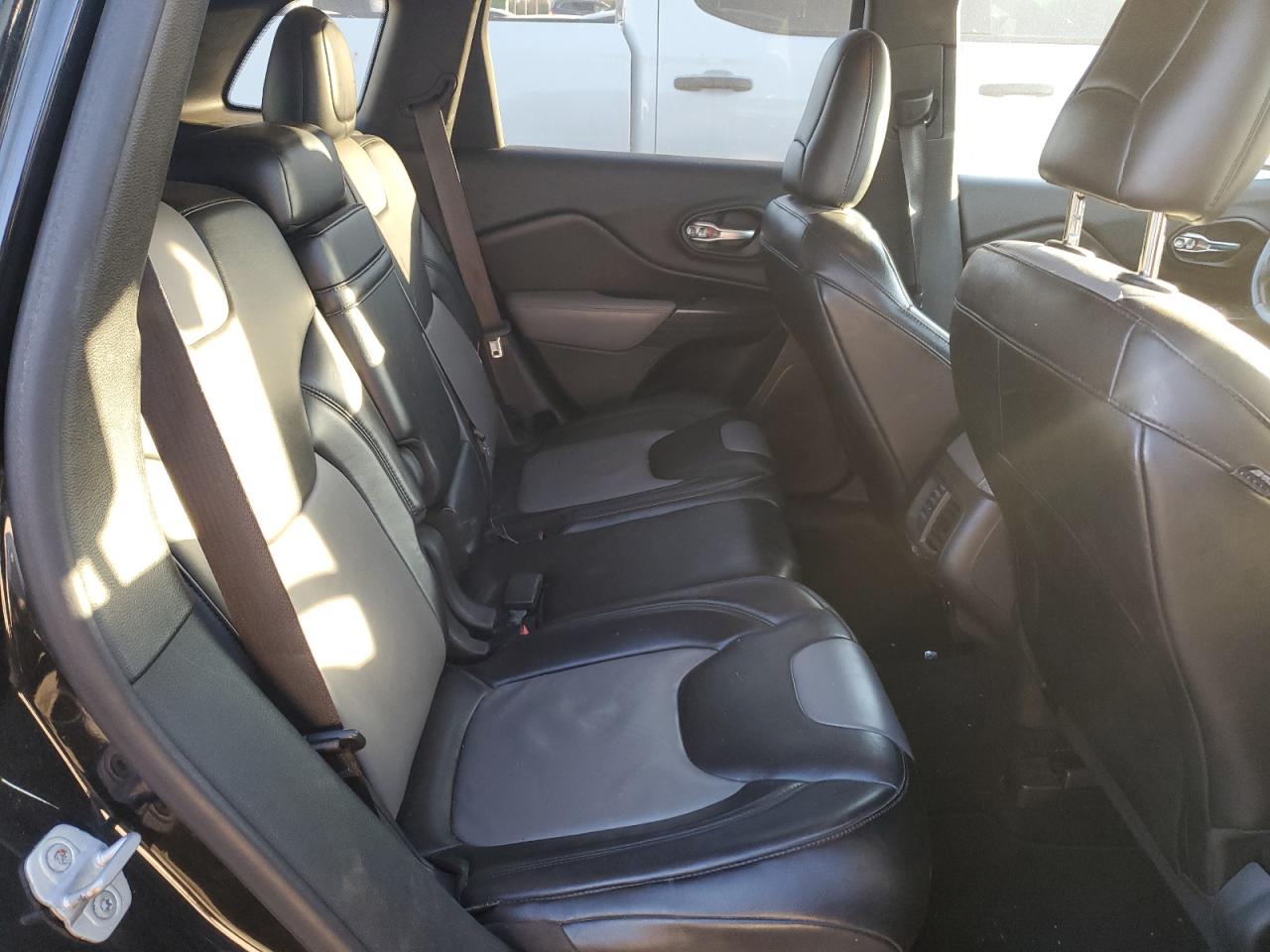 2014 Jeep Grand Cherokee - Image 11