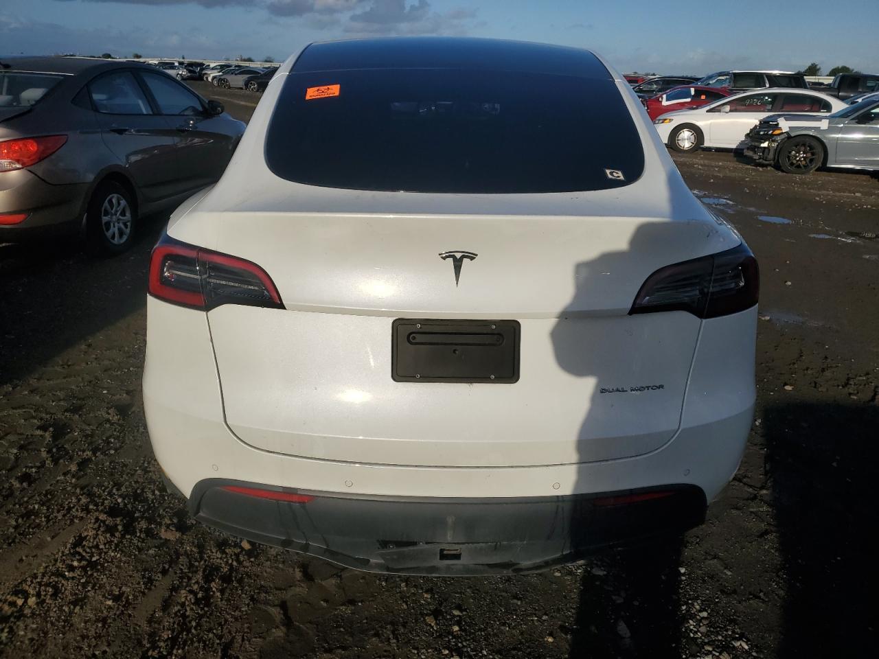 VIN 7SAYGDEE8NF362793 2022 TESLA MODEL Y no.6