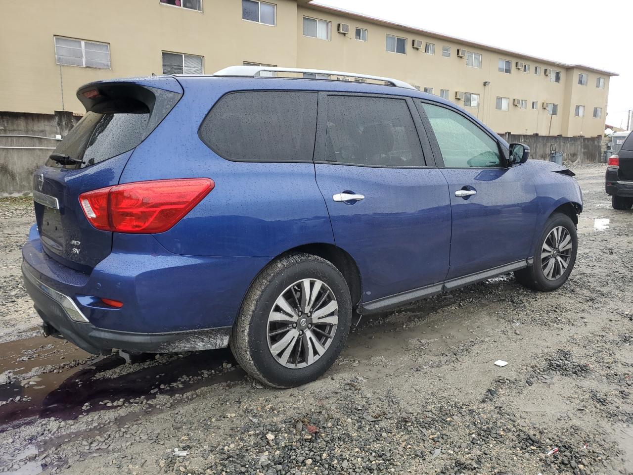 2017 Nissan Pathfinder - Image 3