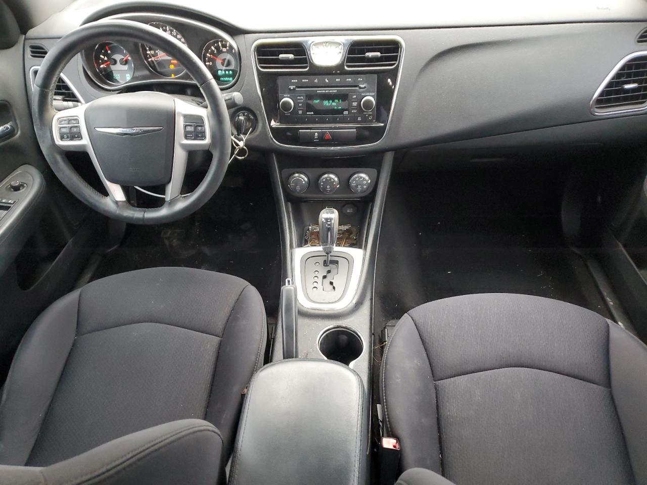 2013 Chrysler 200 - Image 8