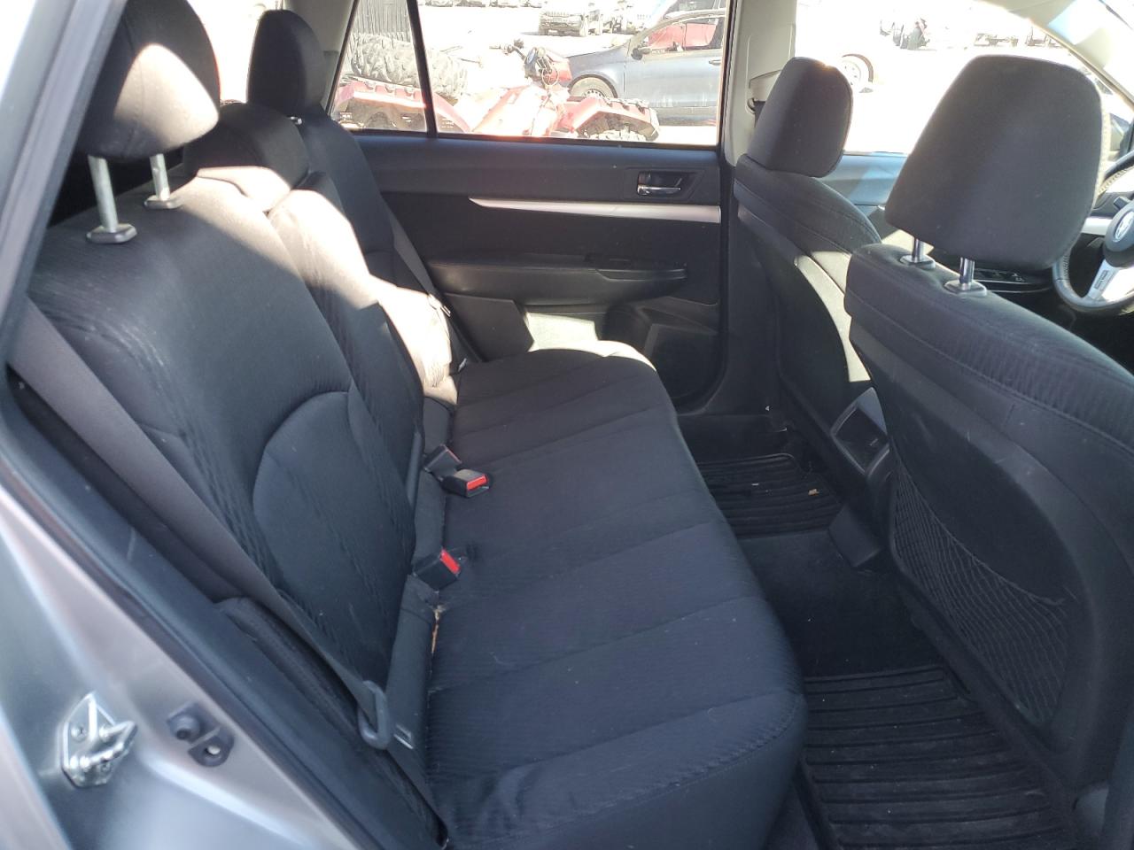 2010 Subaru Outback - Image 10