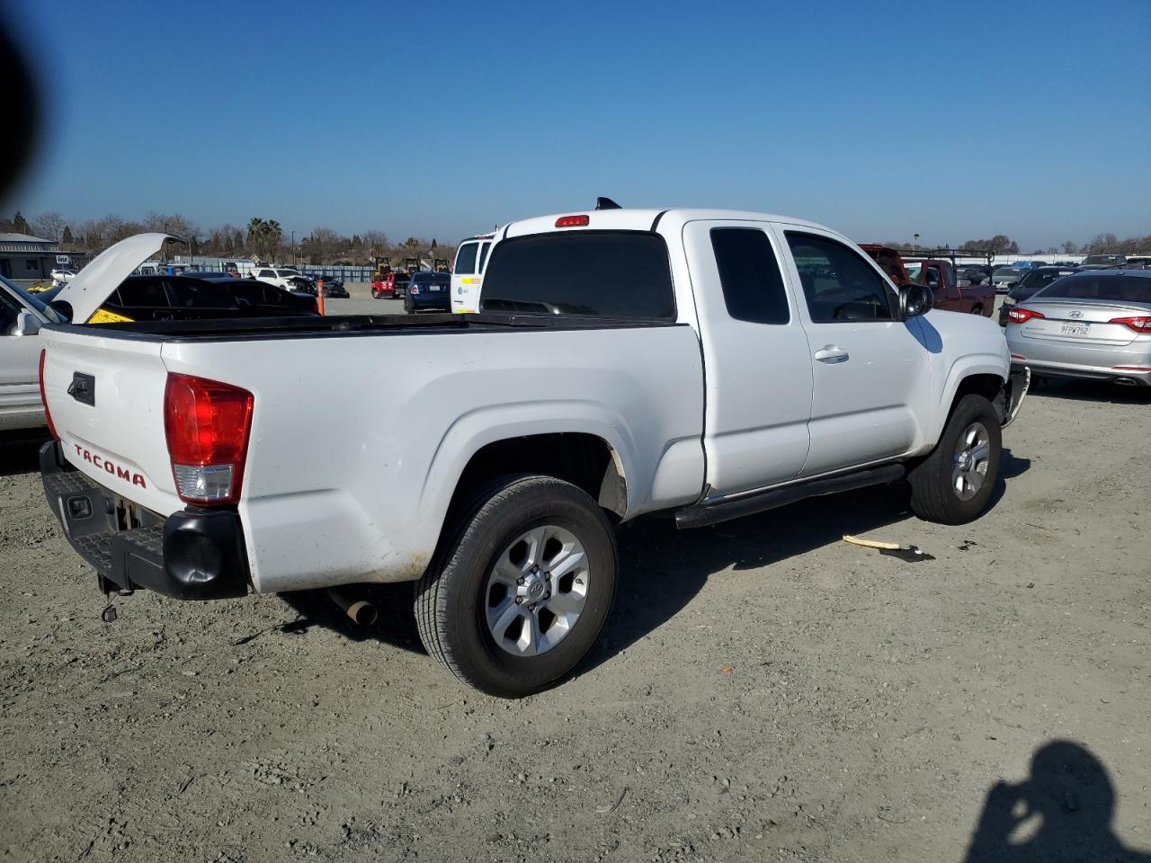 2016 Toyota Tacoma - Image 3