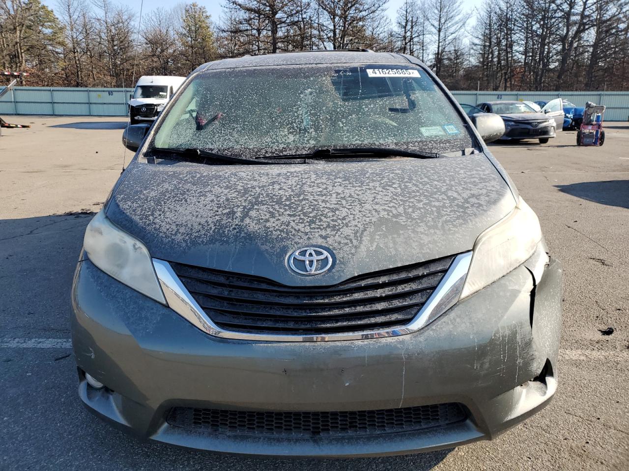 2012 Toyota Sienna - Image 5