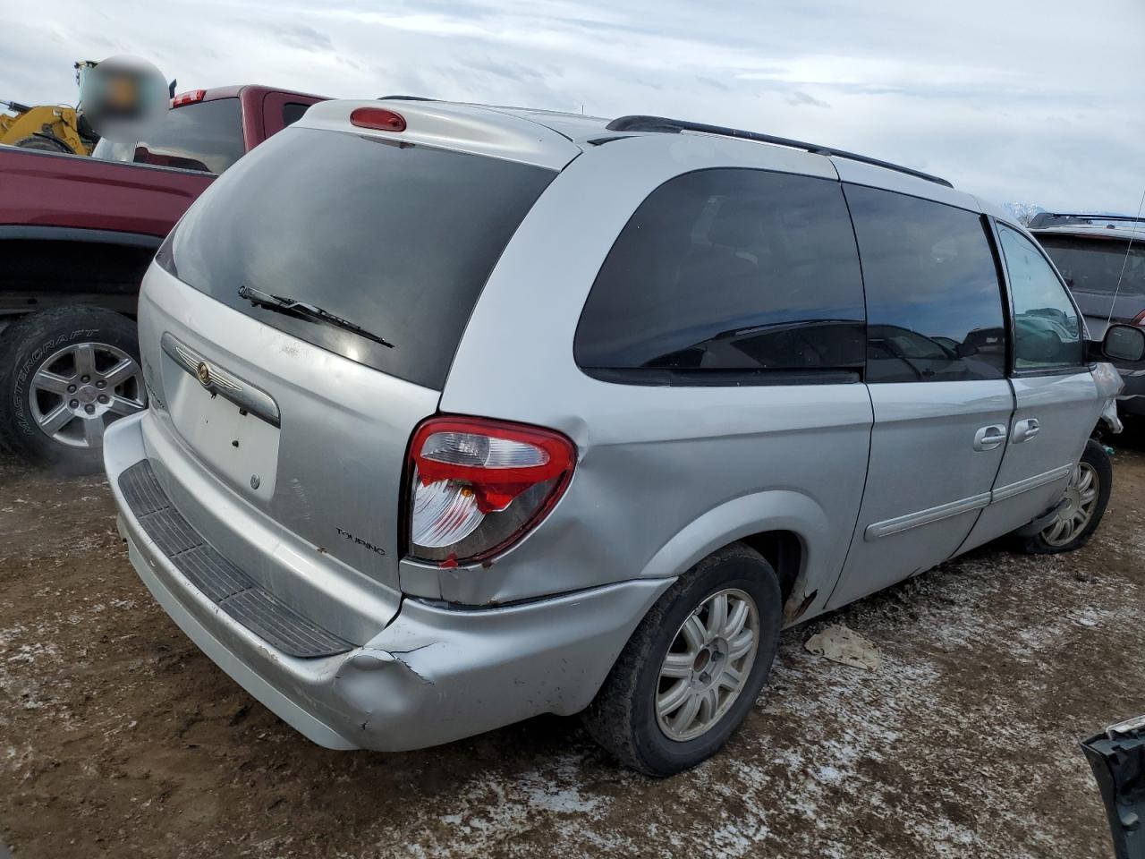 2007 Chrysler Town & Country - Image 3