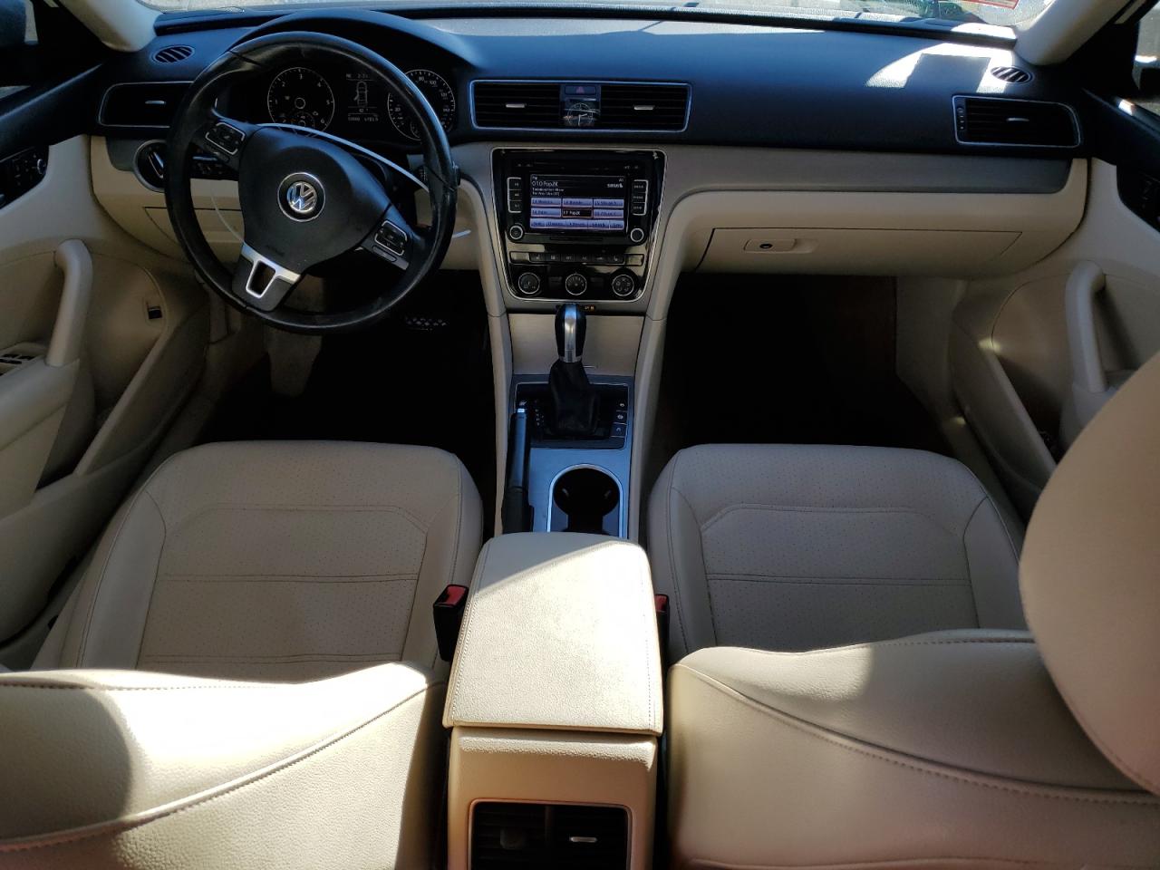 2014 Volkswagen Passat - Image 8