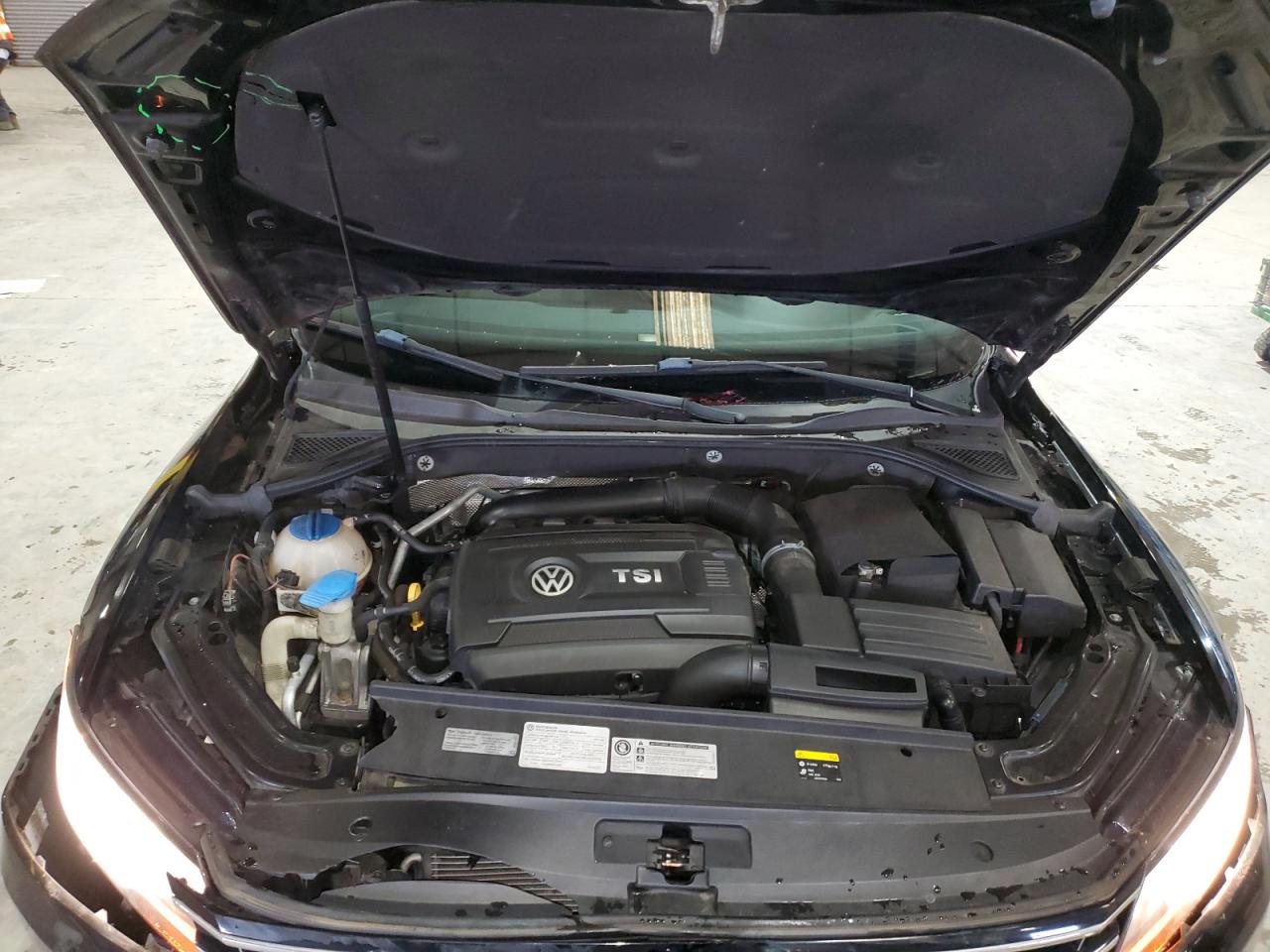 2016 Volkswagen Passat - Image 11