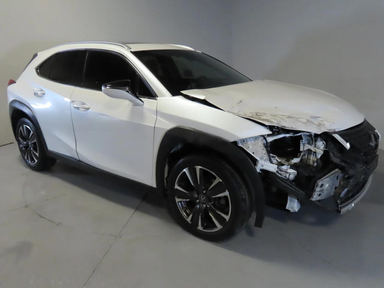 VIN JTHY3JBH4K2014363 2019 LEXUS UX 200 no.1