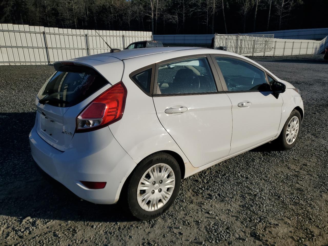 2015 Ford Fiesta - Image 3