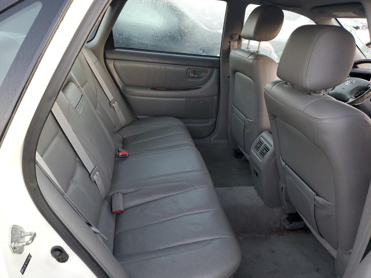2004 Toyota Avalon - Image 10