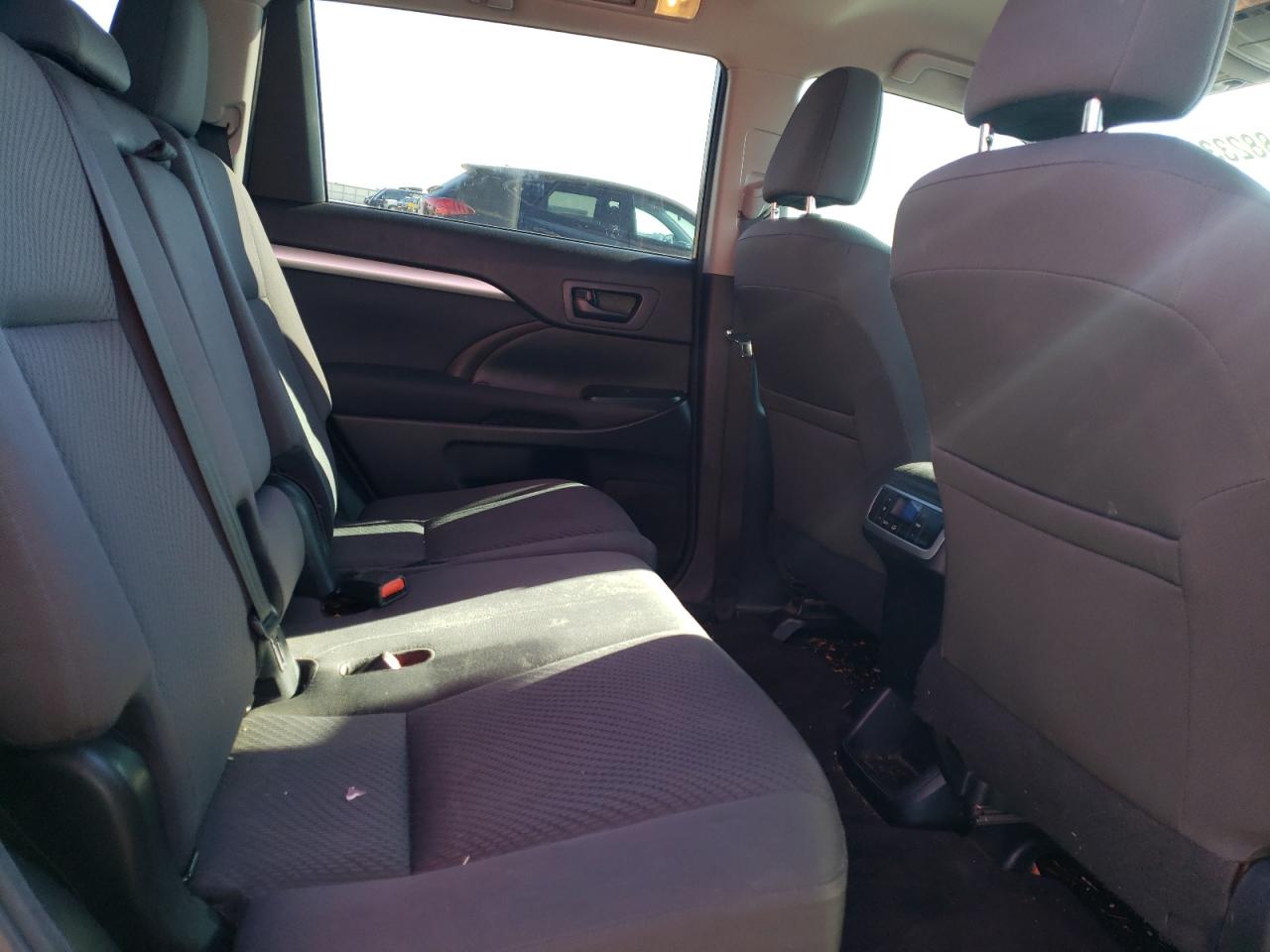 2017 Toyota Highlander - Image 12