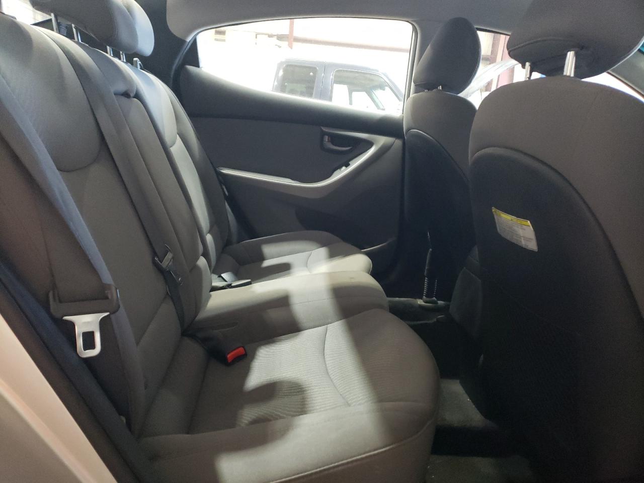 2016 Hyundai Elantra - Image 10
