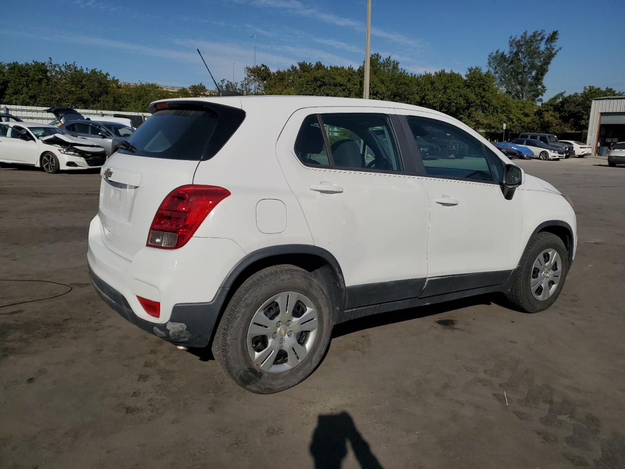 VIN 3GNCJKSB5HL265099 2017 CHEVROLET TRAX no.3