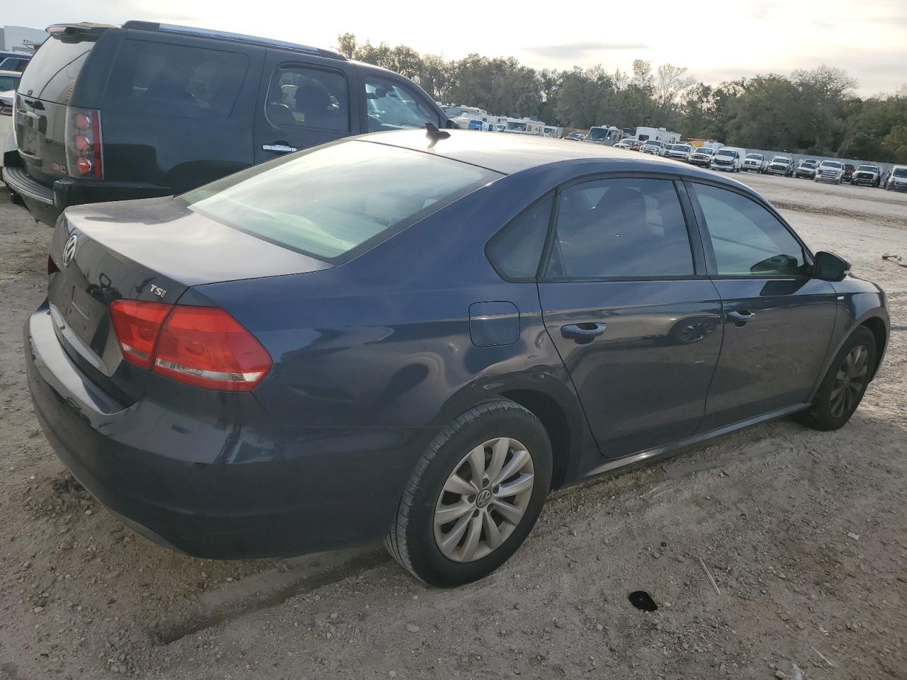 2014 Volkswagen Passat - Image 3