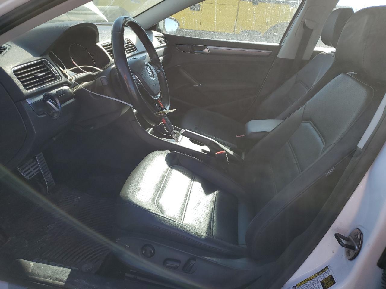 2017 Volkswagen Passat - Image 7
