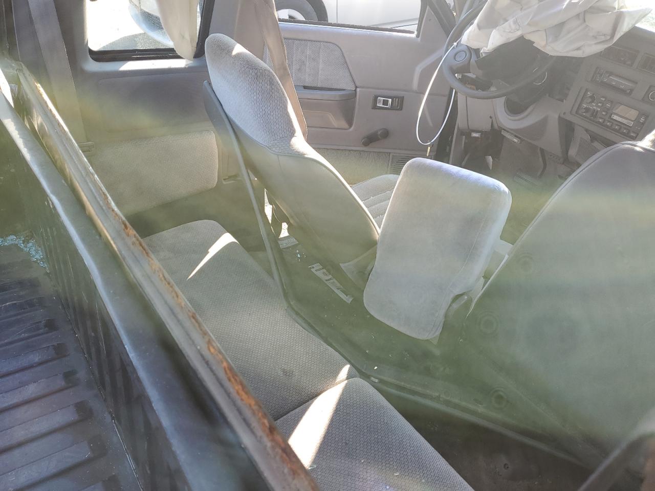 1994 Dodge Dakota - Image 10
