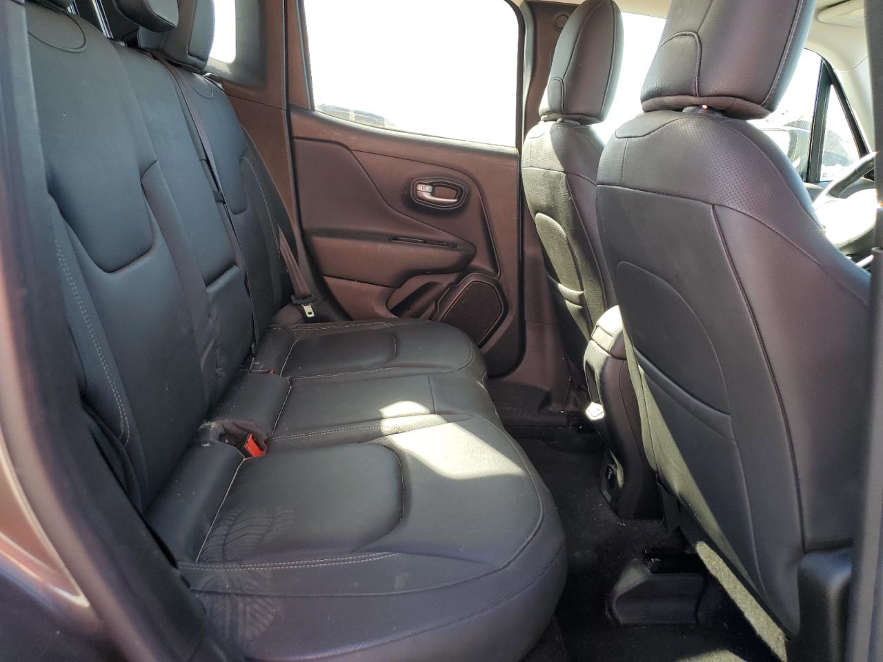2020 Jeep Renegade - Image 11