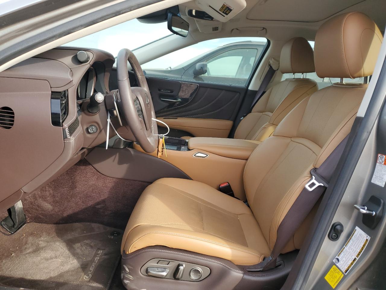 2020 Lexus LS - Image 7