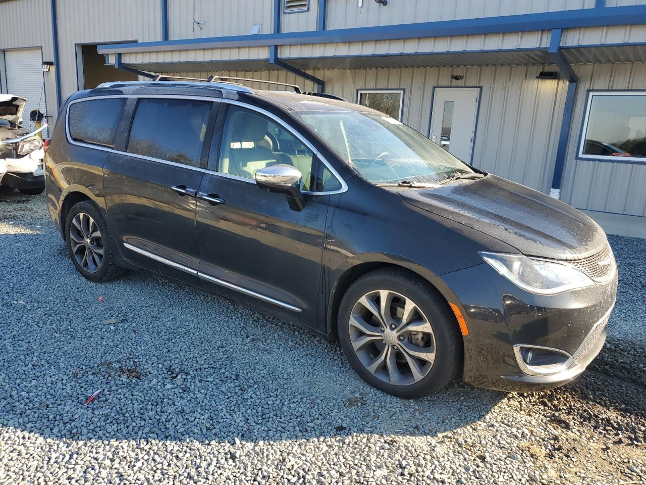 2018 Chrysler Pacifica - Image 4