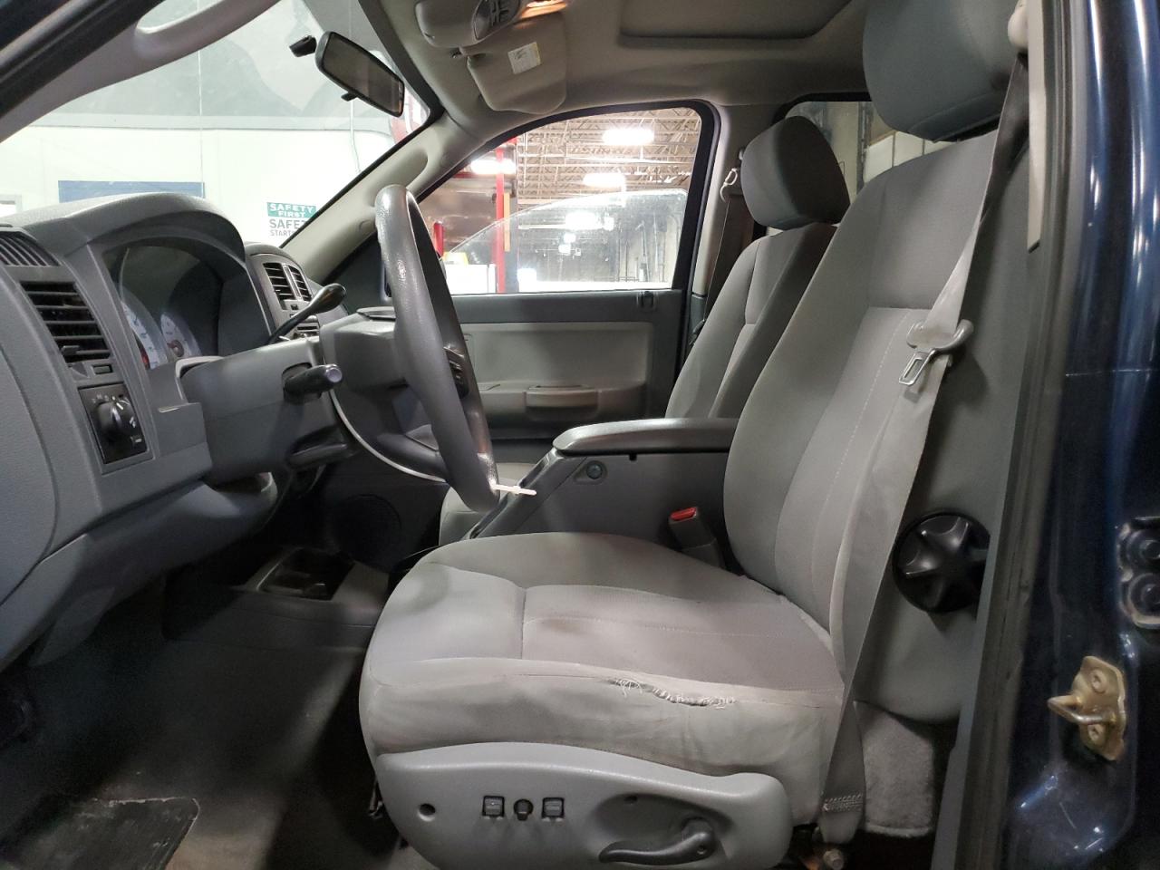2006 Dodge Dakota - Image 7