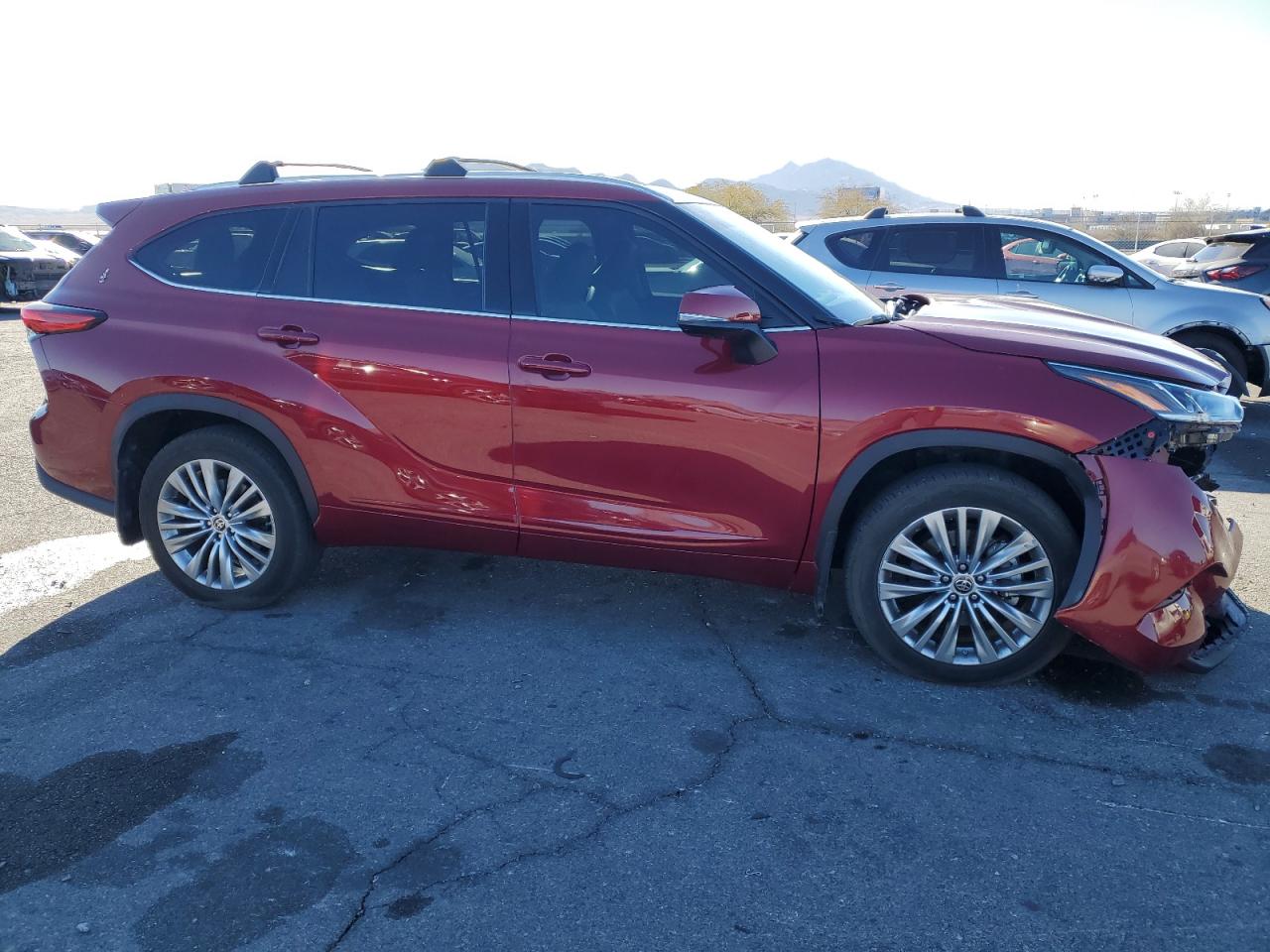 2022 Toyota Highlander - Image 4