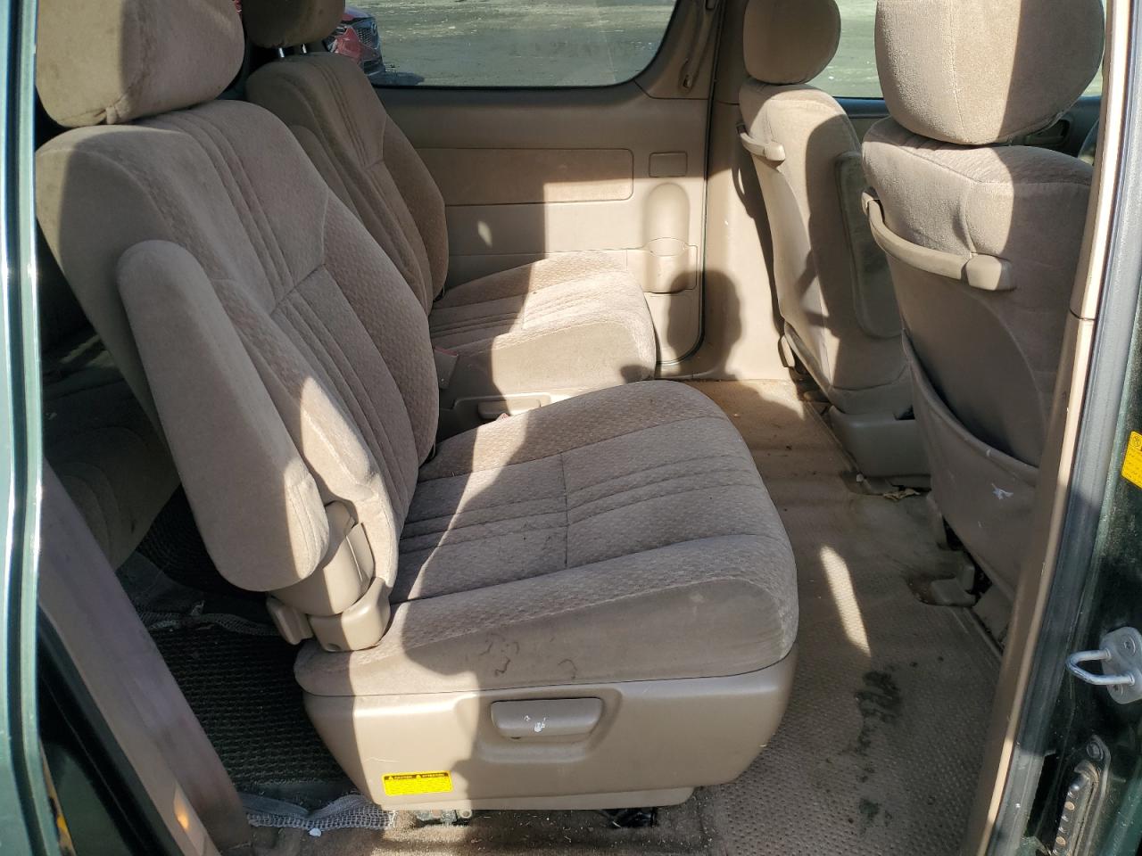 2003 Toyota Sienna - Image 12