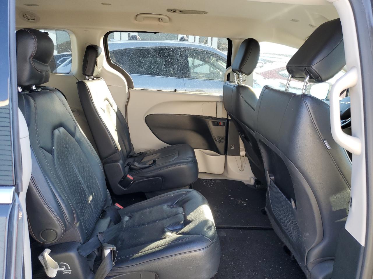 2019 Chrysler Pacifica - Image 11