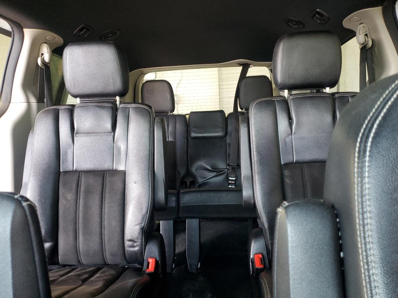 2019 Dodge Caravan - Image 10