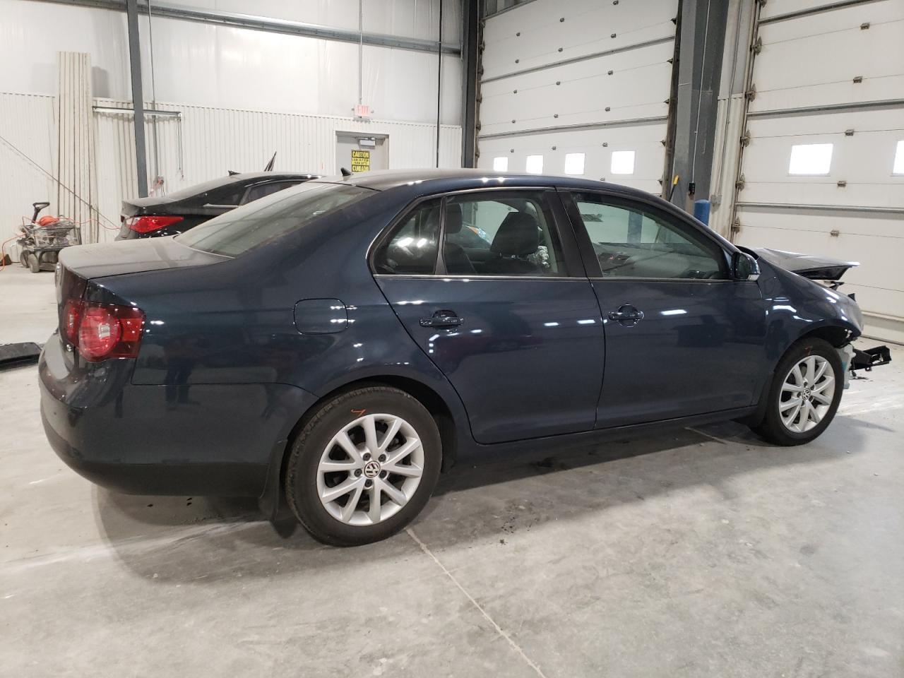 2010 Volkswagen Jetta - Image 3