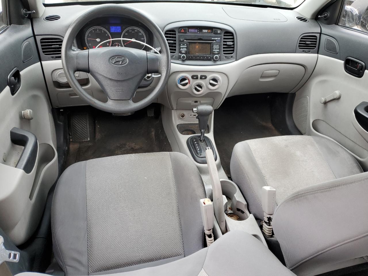 2011 Hyundai Accent - Image 8