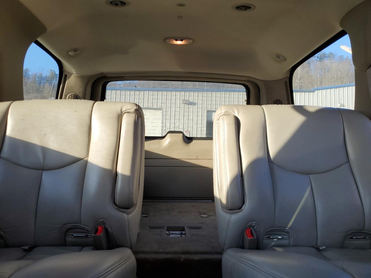 2005 Chevrolet Tahoe - Image 10