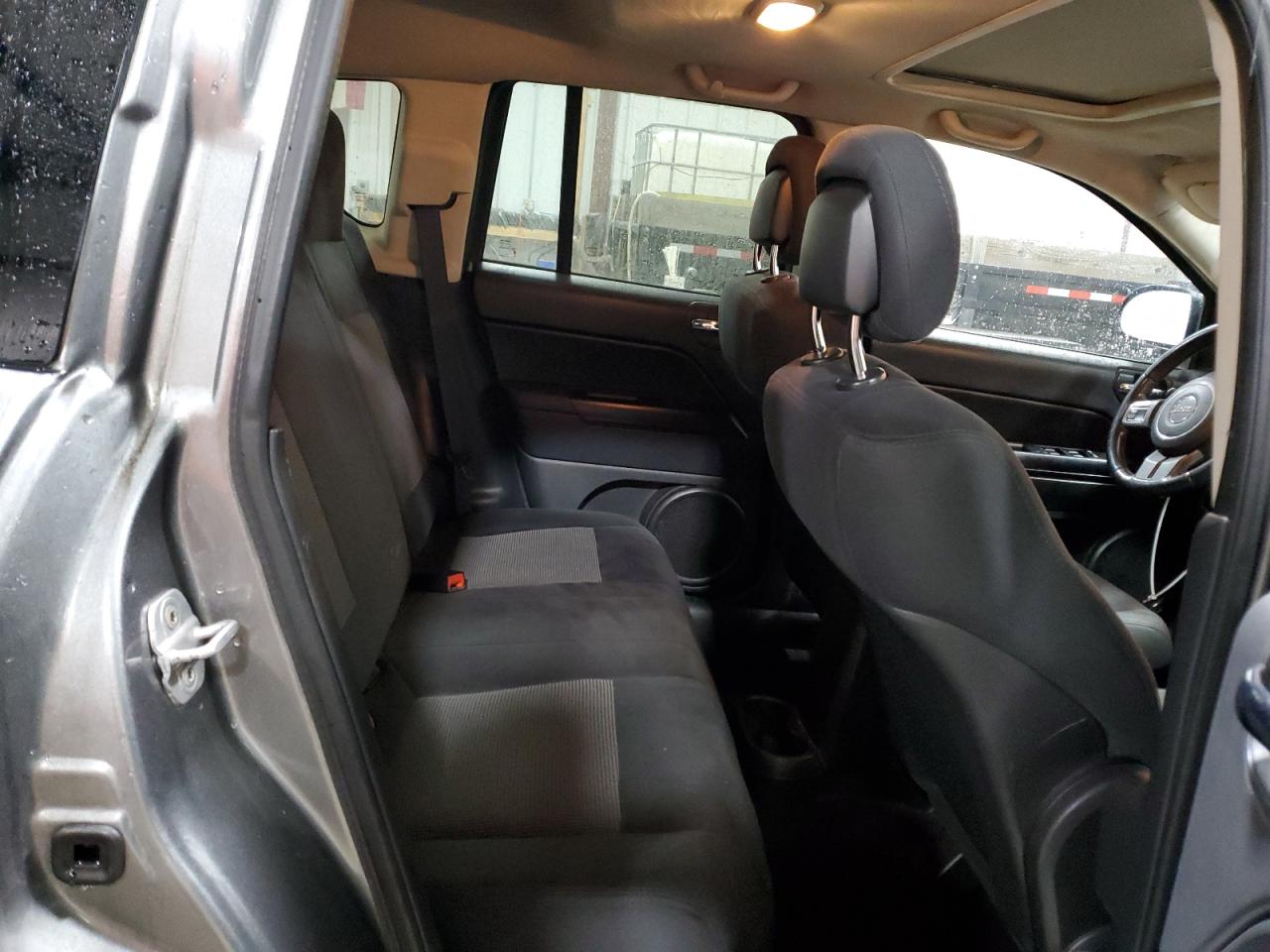 2011 Jeep Compass - Image 11