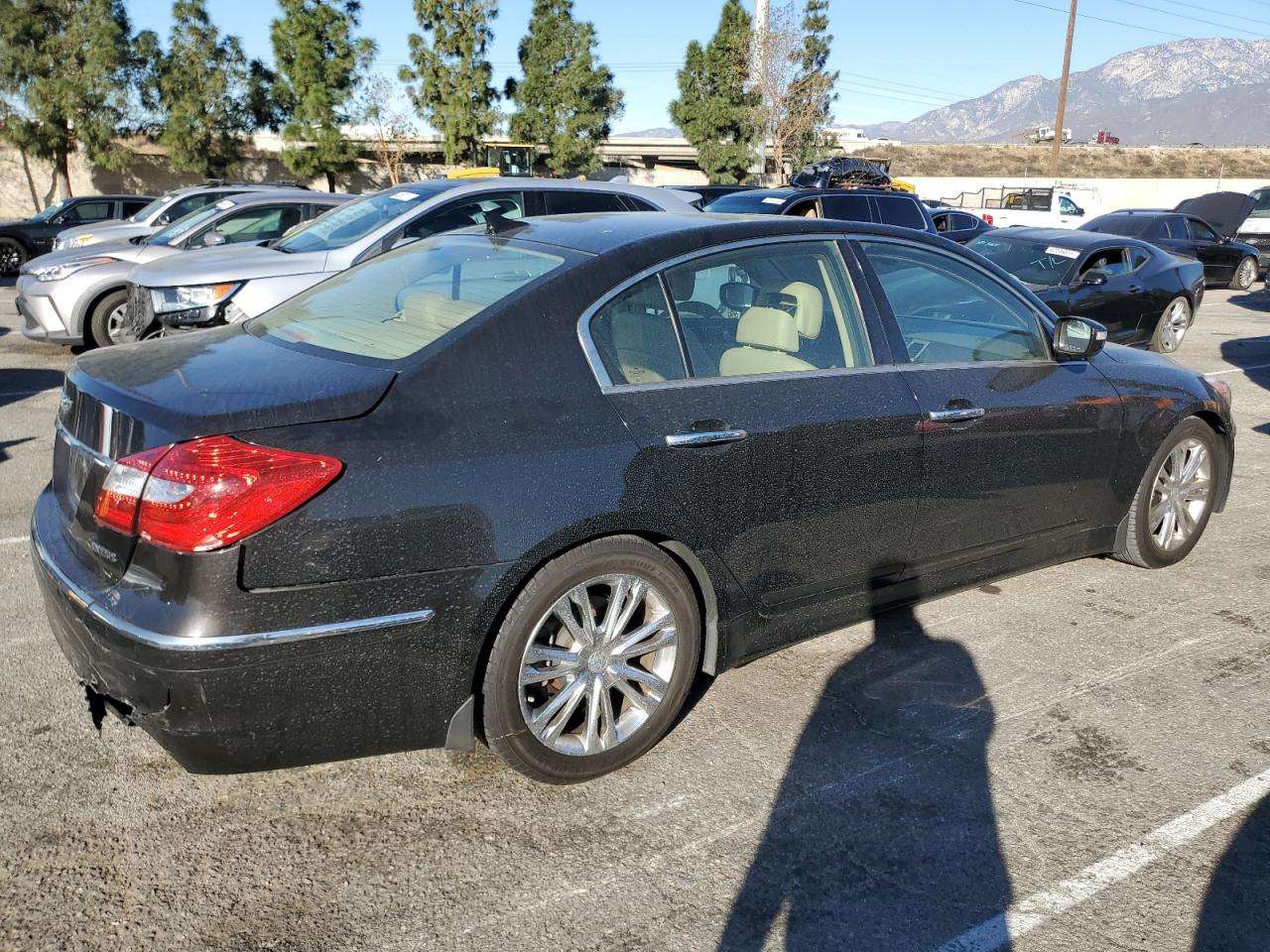 2013 Hyundai Genesis - Image 3