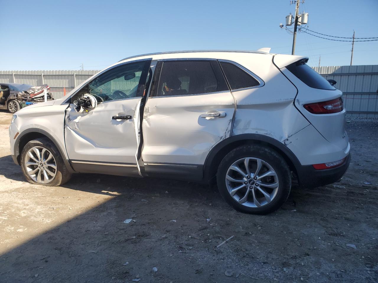 2019 Lincoln MKC - Image 2