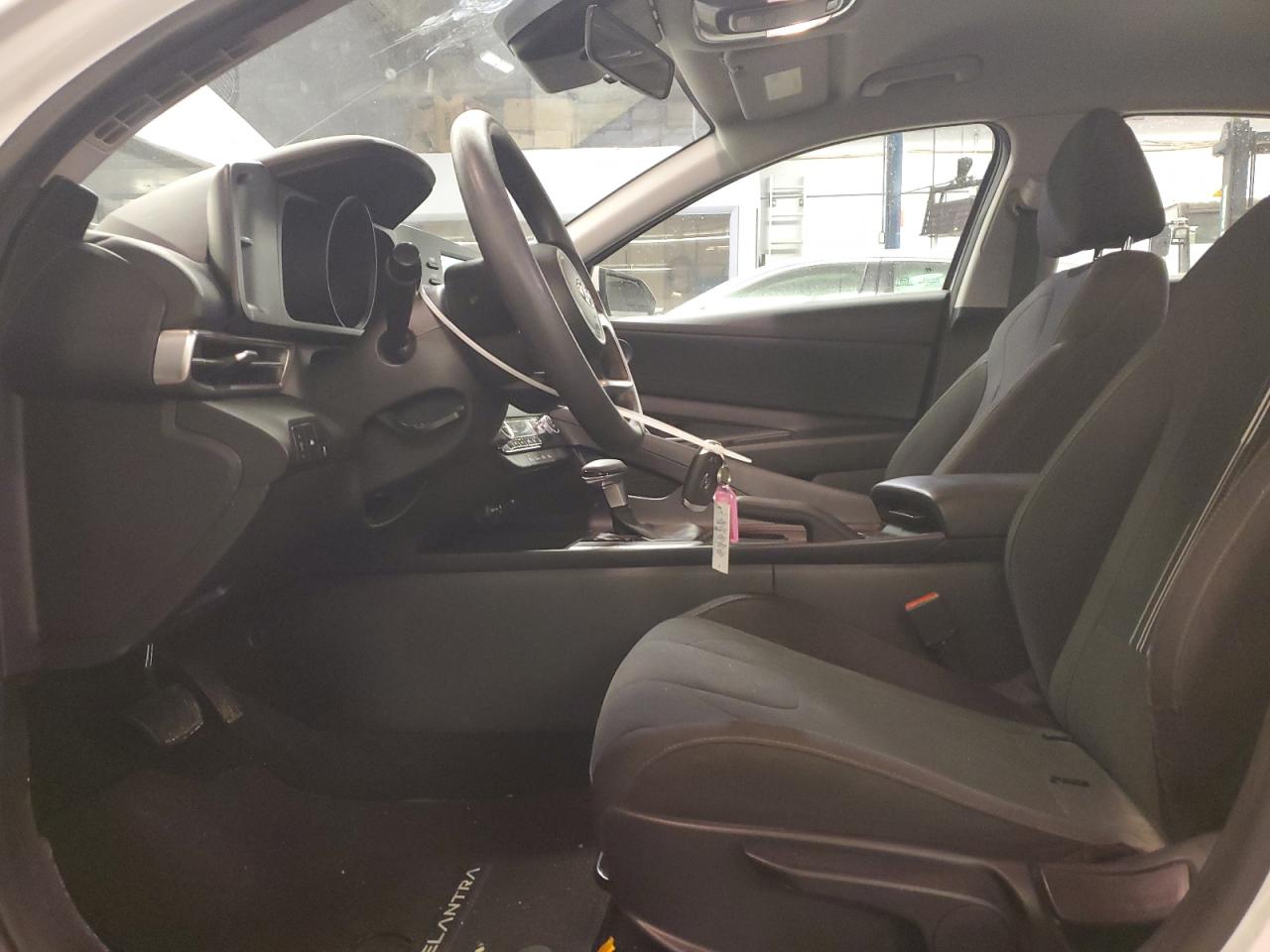 2023 Hyundai Elantra - Image 7