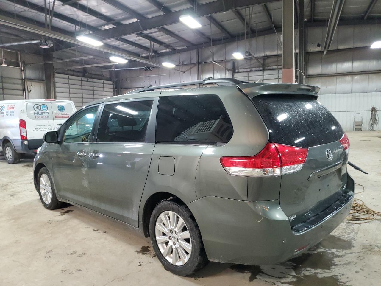 2011 Toyota Sienna - Image 2
