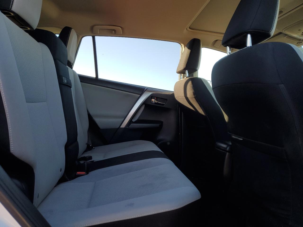 2018 Toyota RAV 4 - Image 11