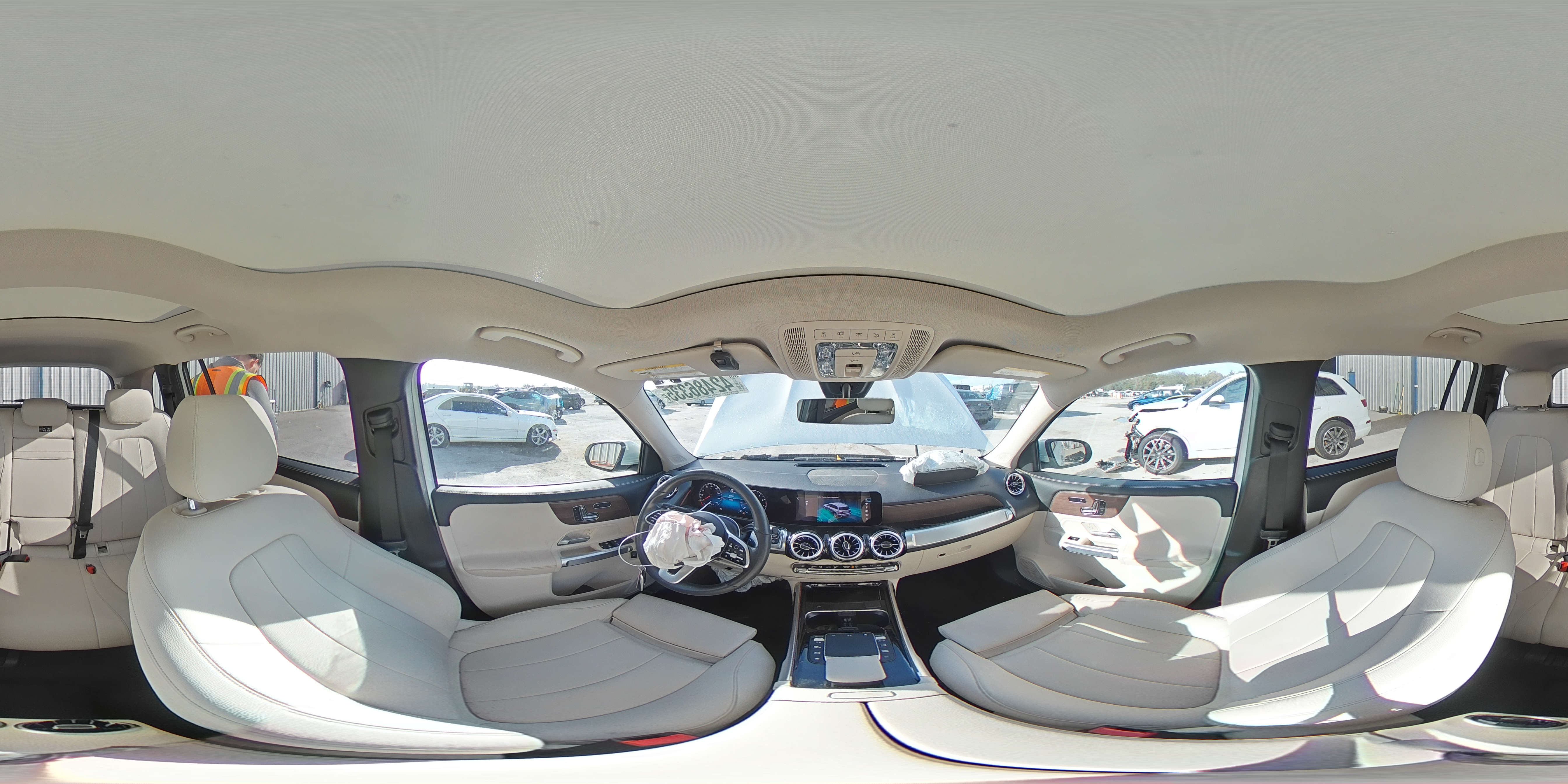 2023 Mercedes-Benz GLB - Image 16